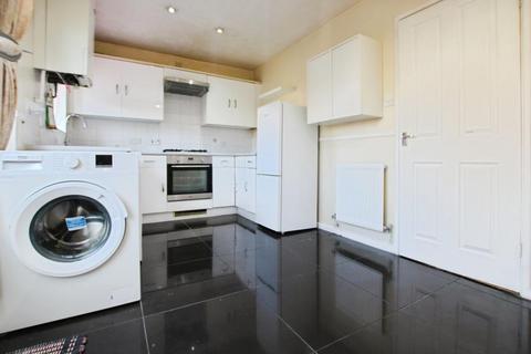 3 bedroom semi-detached house to rent, Linden Drive, Bristol BS32