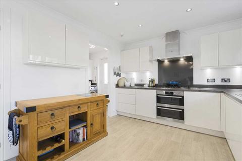 undefined, Geesmuir Gardens, FK2 8BE
