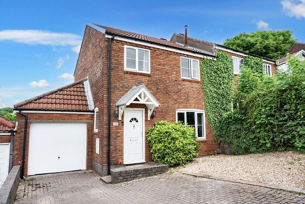 Cotswold Way, Risca, NP11 3 bed semi-detached house for sale - £215,000