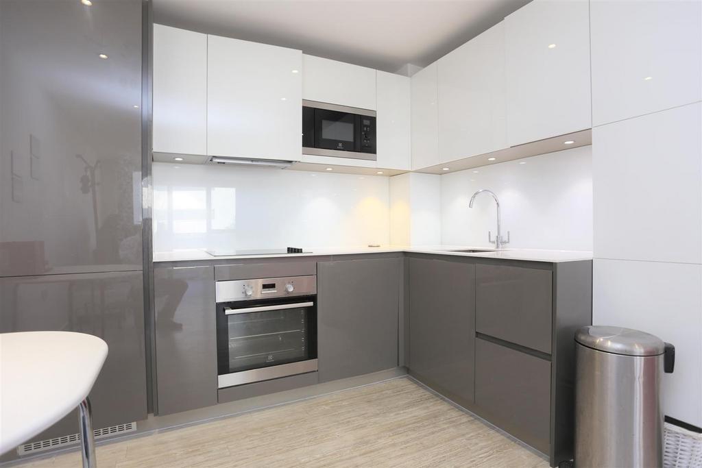 7 Embankment Hse new kitch2.jpg