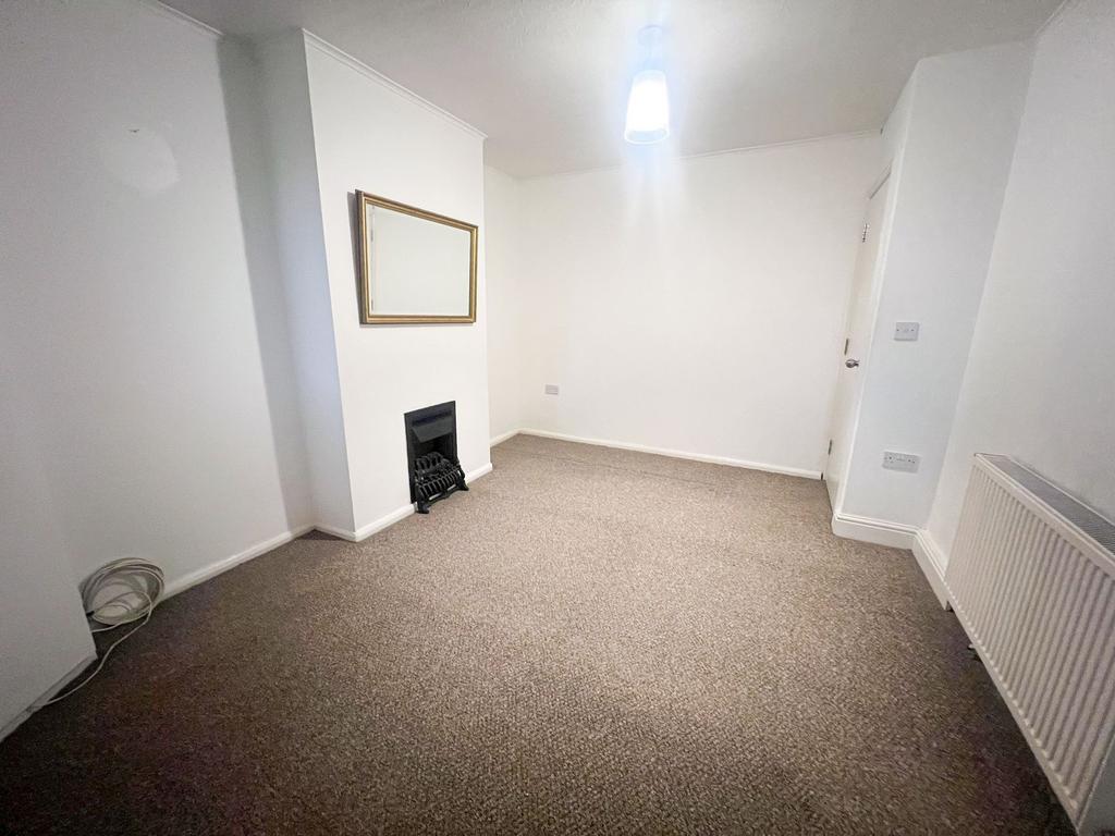 Onslow Gardens E18