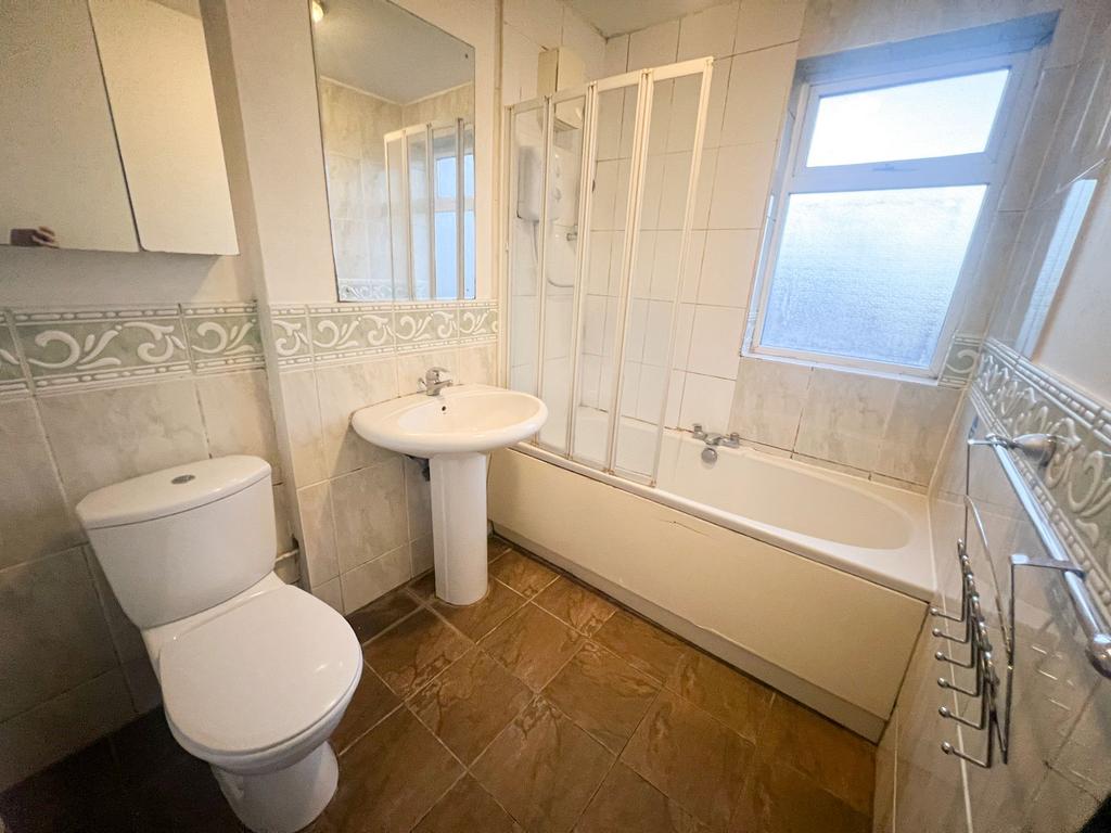 Onslow Gardens E18