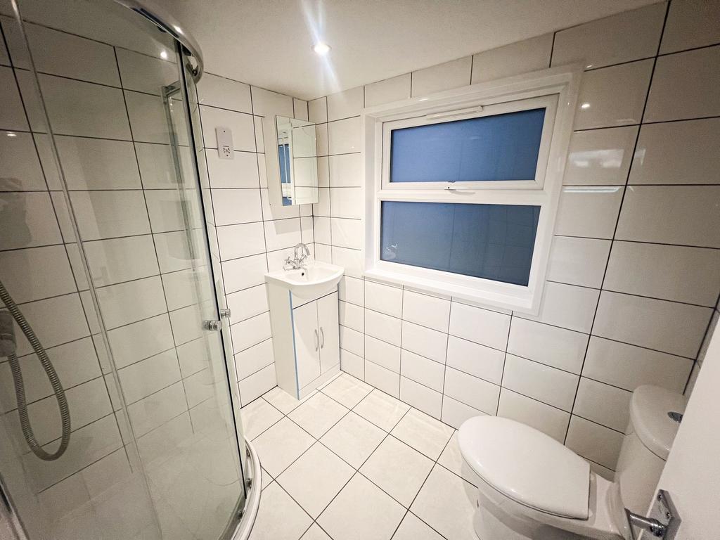 Onslow Gardens E18