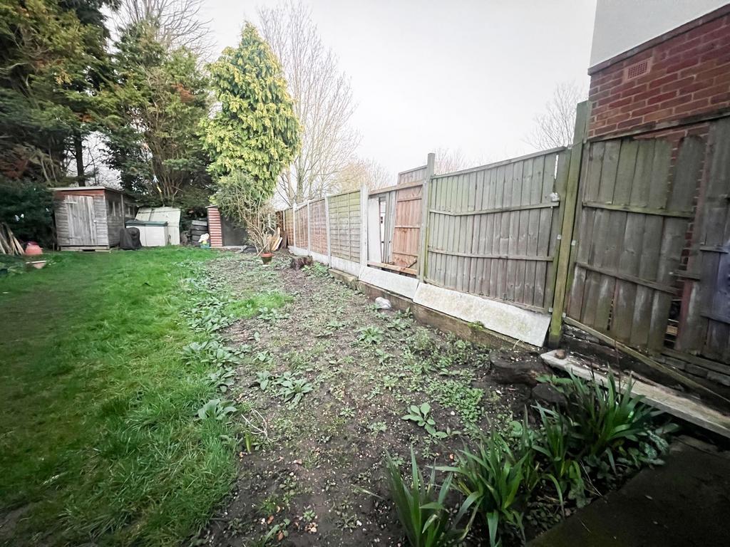 Onslow Gardens E18