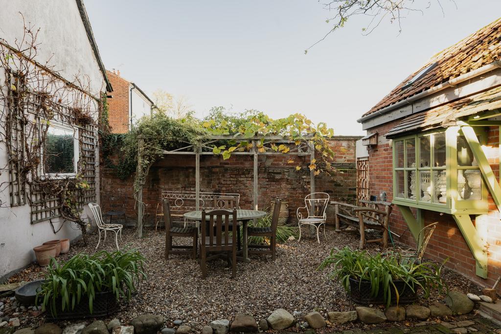 321160 - Swan House, Mistley-17.jpg