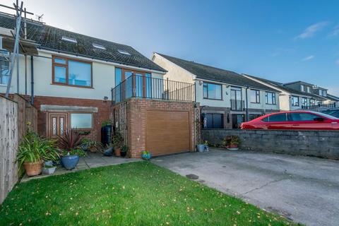 4 bedroom semi-detached bungalow for sale, Huddersfield Road, Skelmanthorpe, HD8