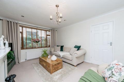 4 bedroom semi-detached bungalow for sale, Huddersfield Road, Skelmanthorpe, HD8