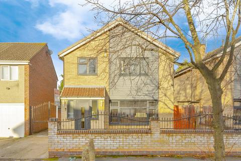 4 bedroom detached house for sale, Thomson Close, Leicester LE4