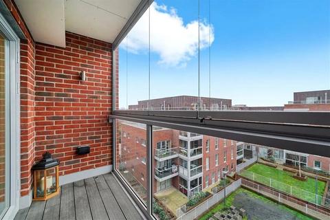 3 bedroom apartment to rent, Wilkinson Close, London, NW2