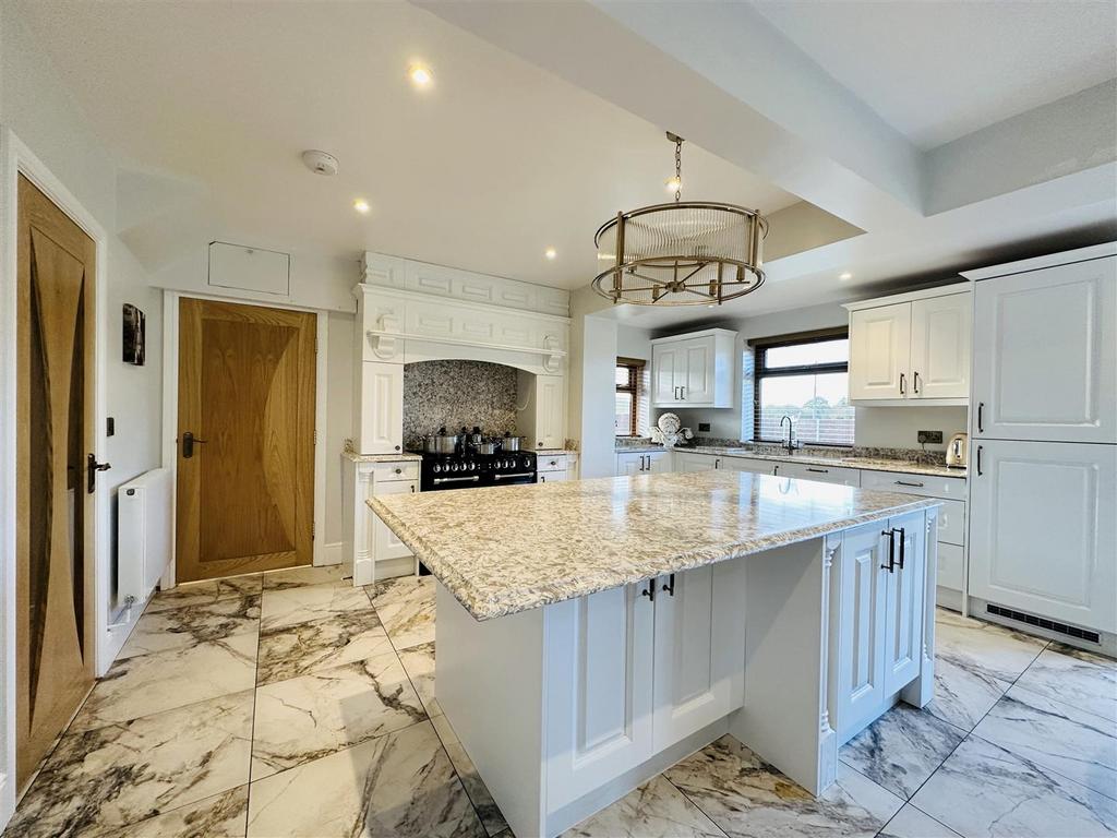 Kitchen2.jpg
