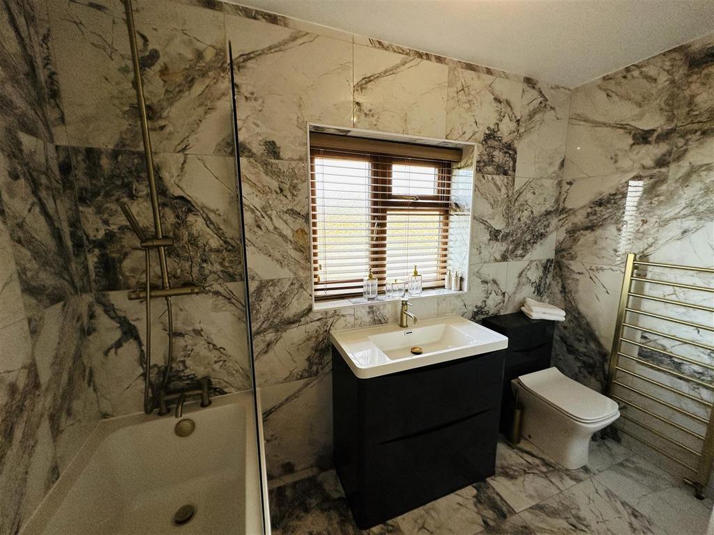 Bathroom1.jpg