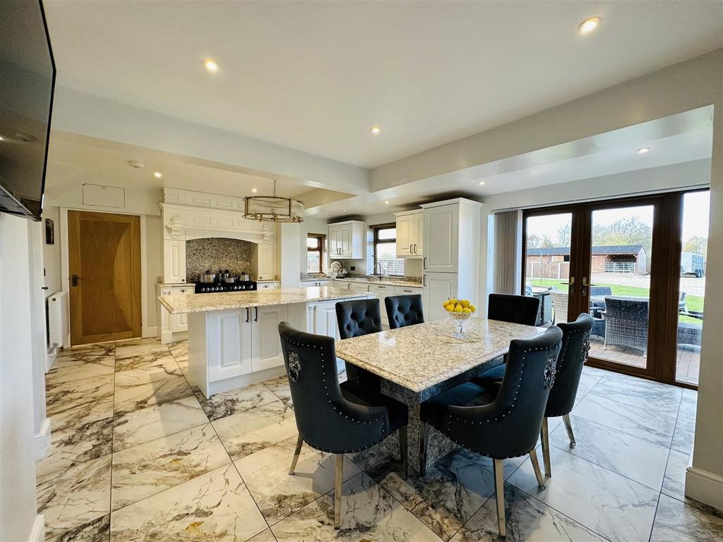 Kitchen1.jpg
