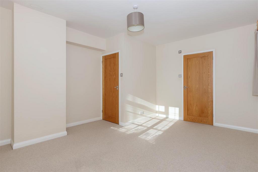 Cowdray Drive 1.jpg