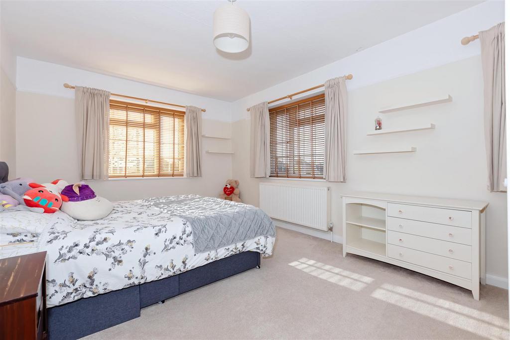 Cowdray Drive 4.jpg