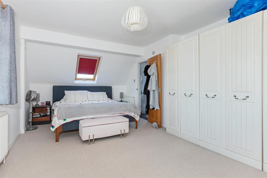 Cowdray Drive 6.jpg