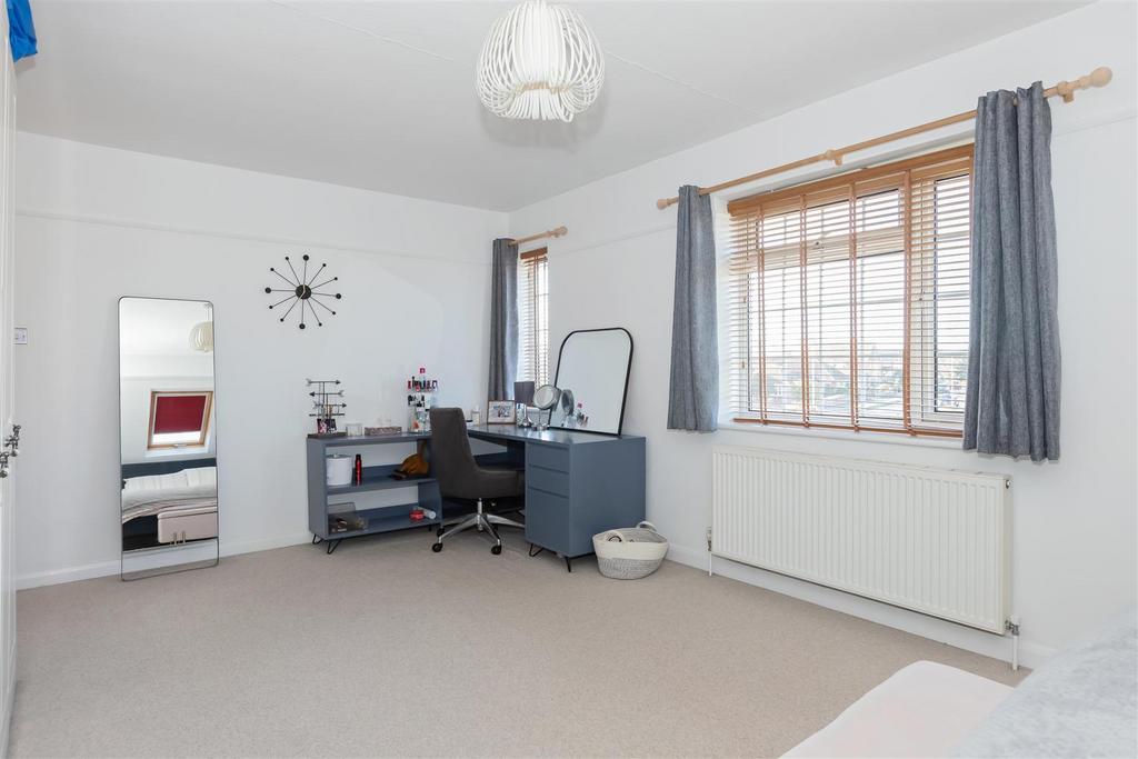 Cowdray Drive 8.jpg
