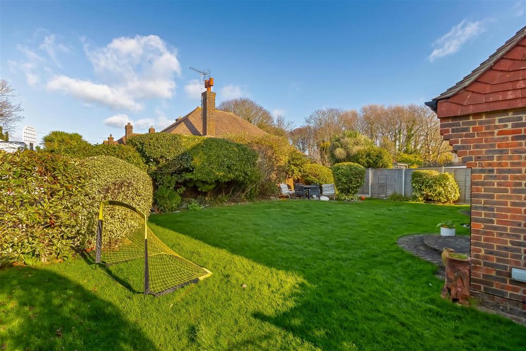 Cowdray Drive 22.jpg