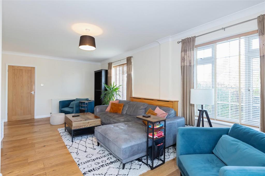 Cowdray Drive 20.jpg