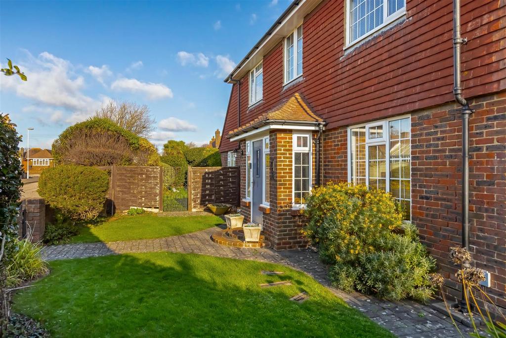 Cowdray Drive 24.jpg