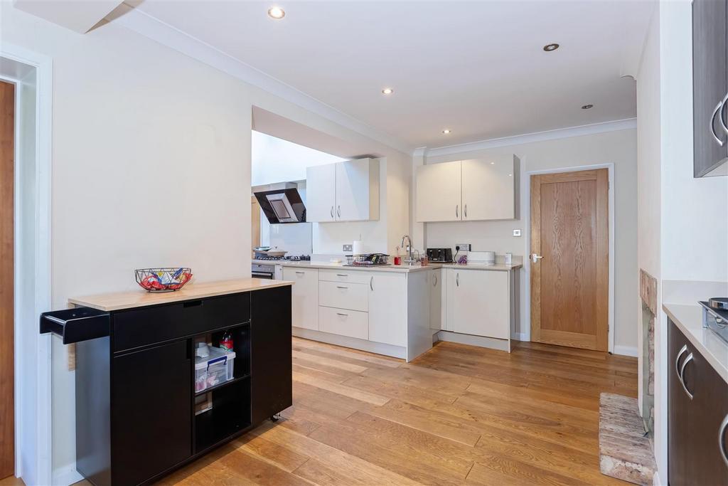 Cowdray Drive 14.jpg