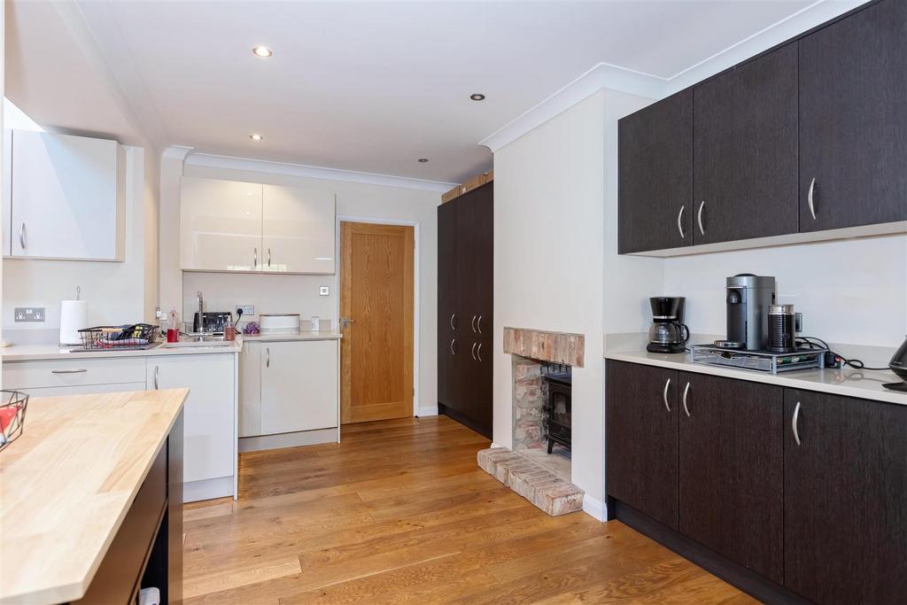 Cowdray Drive 15.jpg