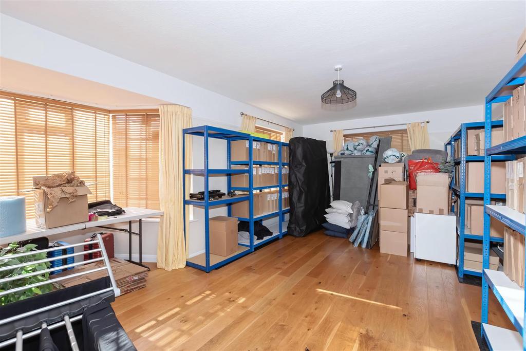 Cowdray Drive 11.jpg