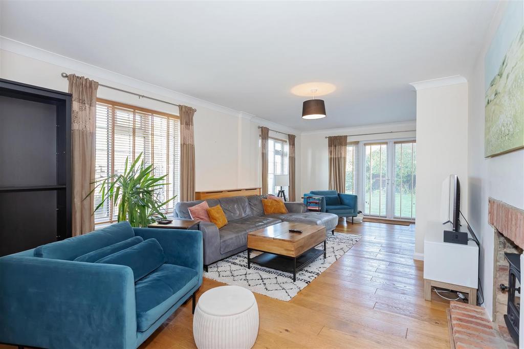 Cowdray Drive 21.jpg
