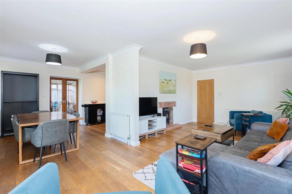 Cowdray Drive 19.jpg