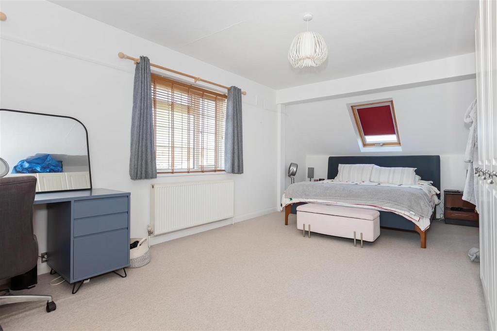 Cowdray Drive 7.jpg