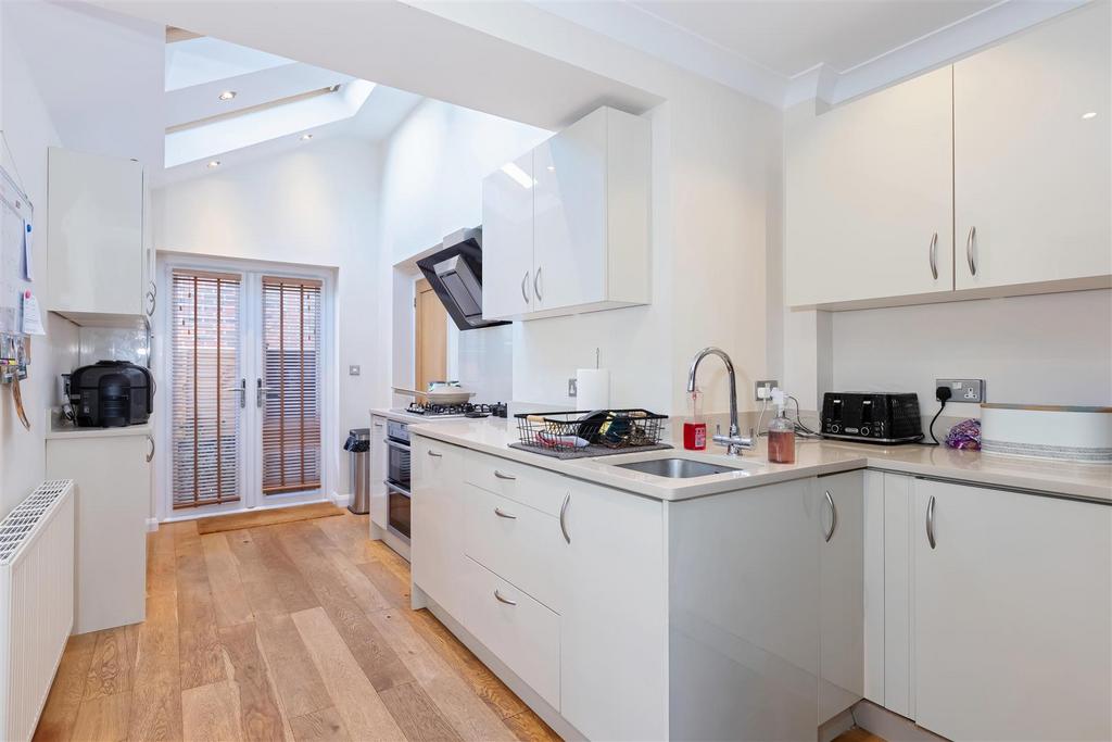 Cowdray Drive 16.jpg