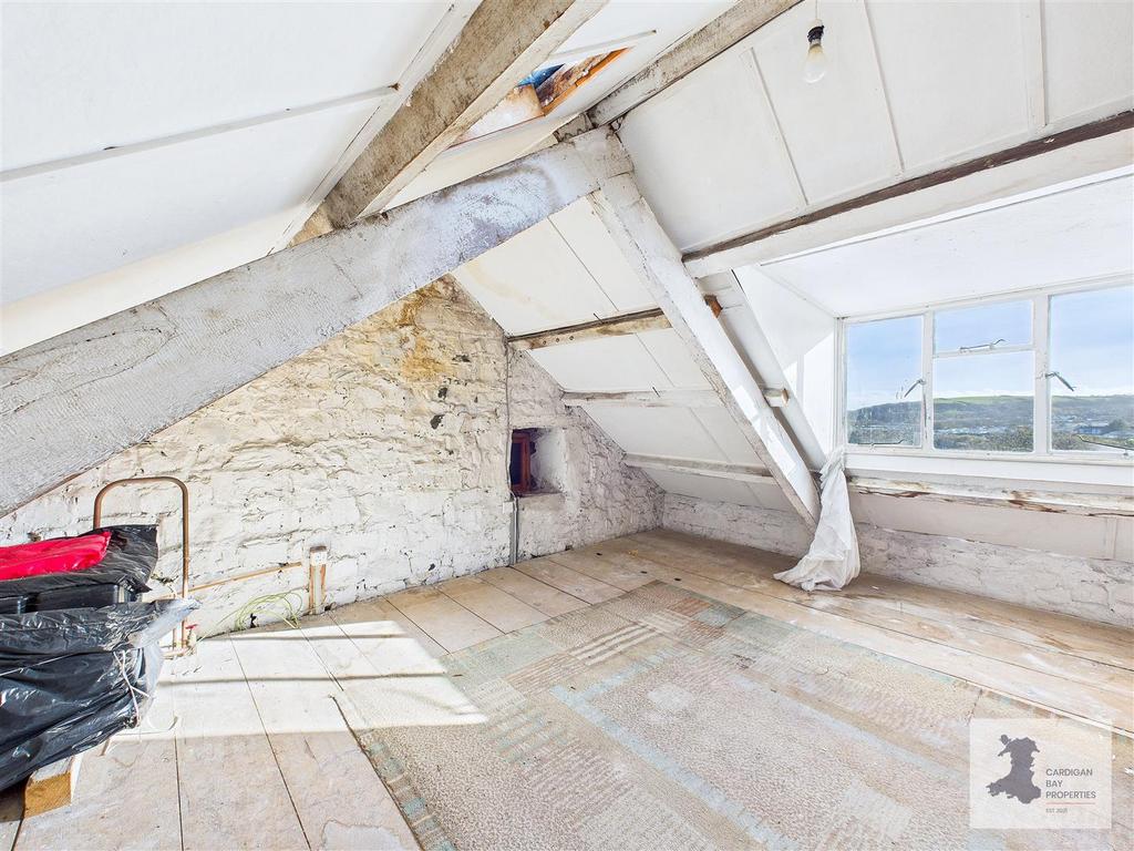 Attic room 1