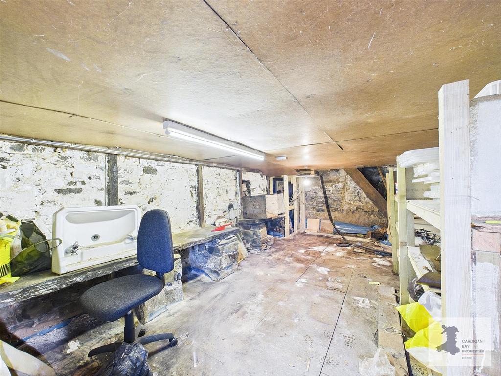 Cellar/basement