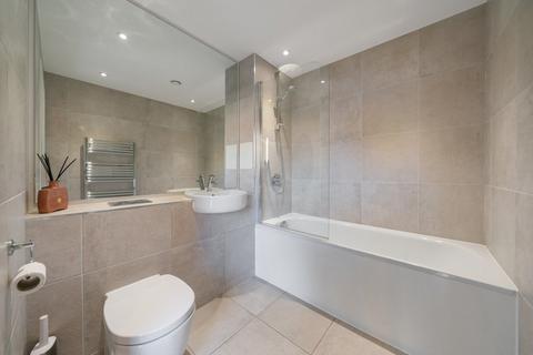 2 bedroom flat for sale, Oldridge Road, Balham, London, SW12