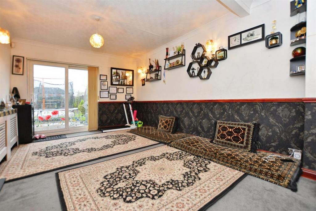 Lounge/Dining Room