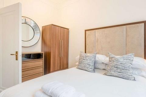 2 bedroom flat to rent, Regents Park