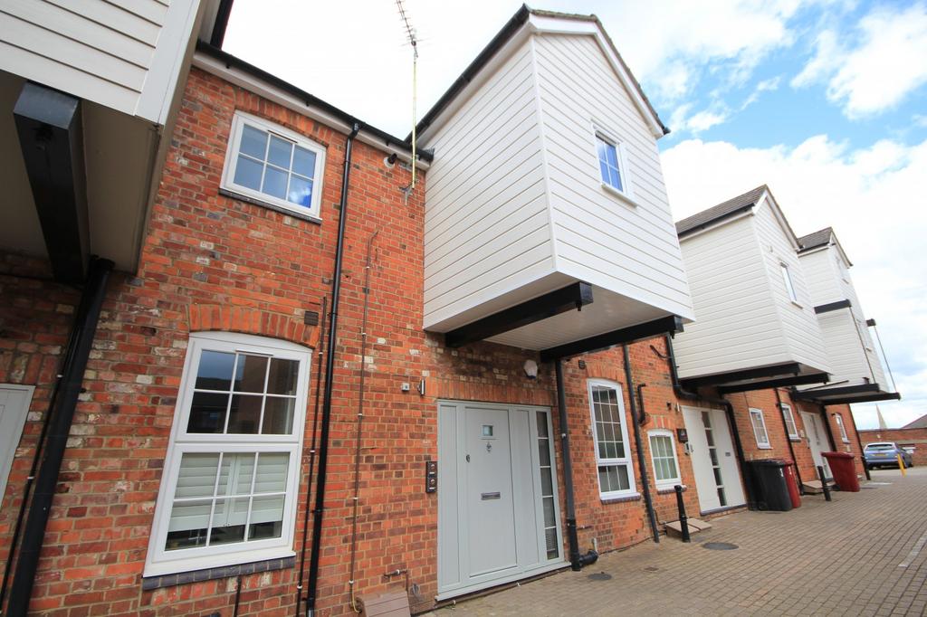 London Court (Main)