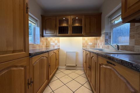 3 bedroom semi-detached house to rent, Woodcote Way, Reading RG4