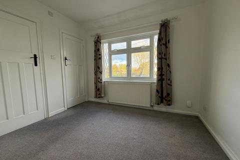 3 bedroom semi-detached house to rent, Woodcote Way, Reading RG4