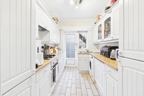 2 bedroom apartment to rent, Gloucester Court, Richmond