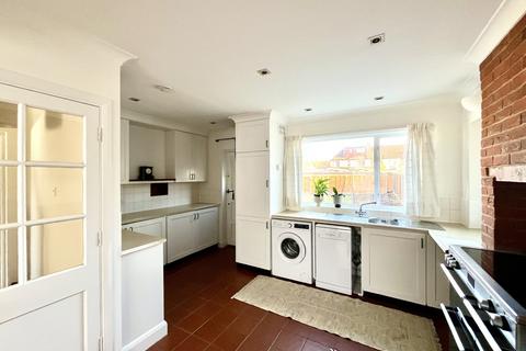 3 bedroom end of terrace house to rent, Wilson Road, Chessington, Surrey. KT9 2HE