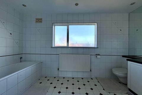3 bedroom end of terrace house to rent, Wilson Road, Chessington, Surrey. KT9 2HE