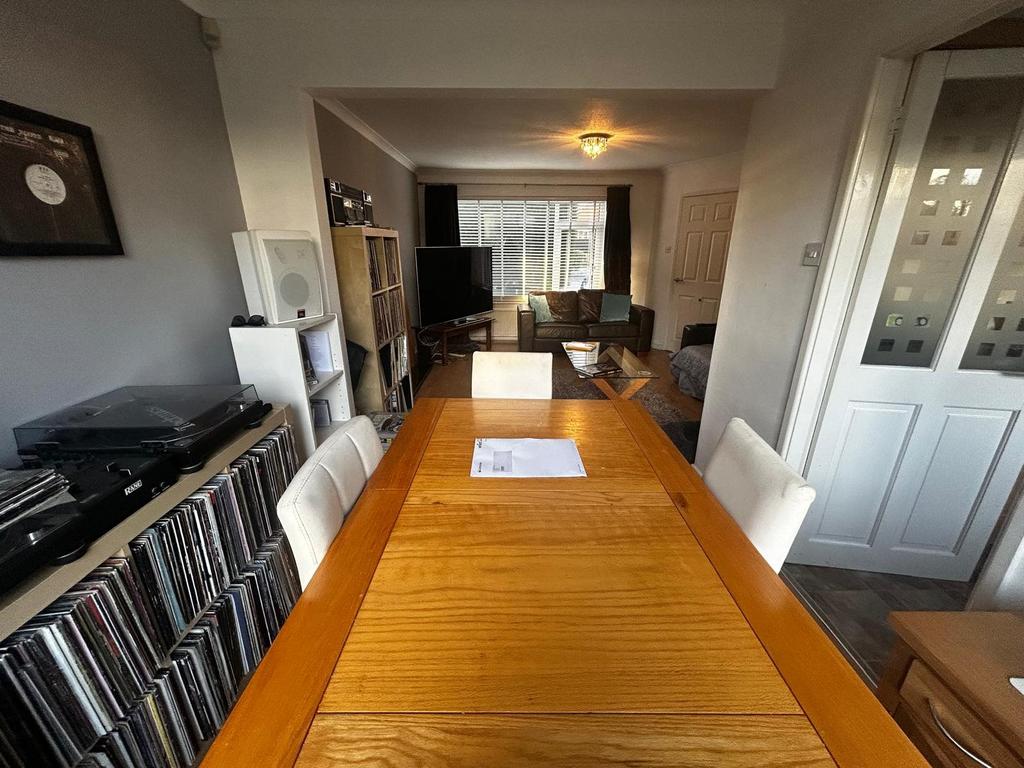 Dining a