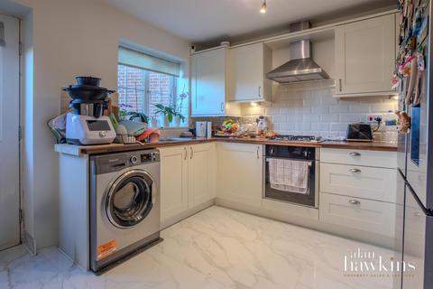 3 bedroom end of terrace house for sale, Crosstrees, Royal Wootton Bassett, Swindon