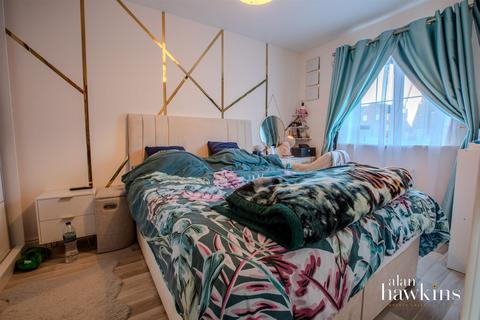 3 bedroom end of terrace house for sale, Crosstrees, Royal Wootton Bassett, Swindon