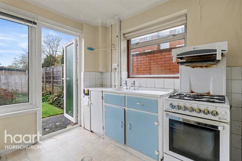 3 bedroom semi-detached house for sale, Falkirk Close, Hornchurch