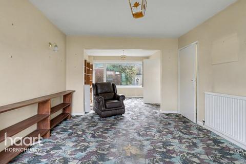 3 bedroom semi-detached house for sale, Falkirk Close, Hornchurch