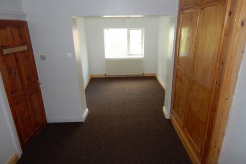 3 bedroom terraced house to rent, Crackenedge Lane