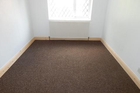 3 bedroom terraced house to rent, Crackenedge Lane