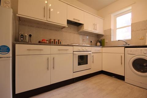 3 bedroom apartment to rent, Sloane Court, Jesmond