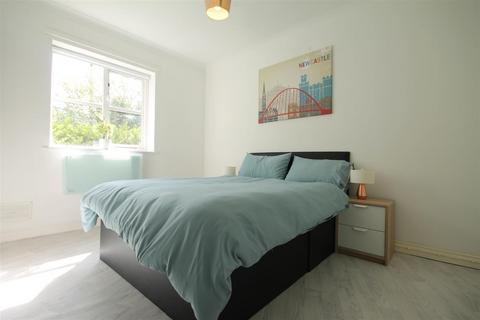 3 bedroom apartment to rent, Sloane Court, Jesmond